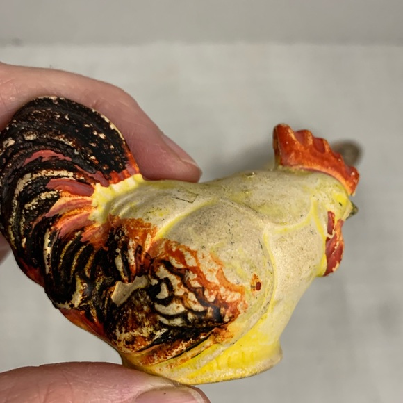 VINTAGE | Chalkware Chicken Salt & Pepper Shakers. - Picture 6 of 14